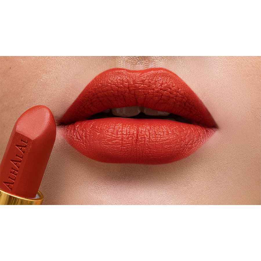 Alhalal cosmetics DARK LIPSTICK sammetsläppstift i varm röd nyans med sammetslent material