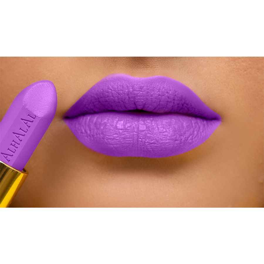 Alhalal cosmetics lila sammet PARSE LÄPPSTIFT på läppar med sammetslent innehåll