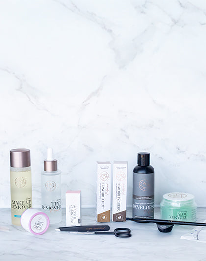Onlineutbildning Browstyling - Kartläggning och vaxning + Starterkit (olika språk)